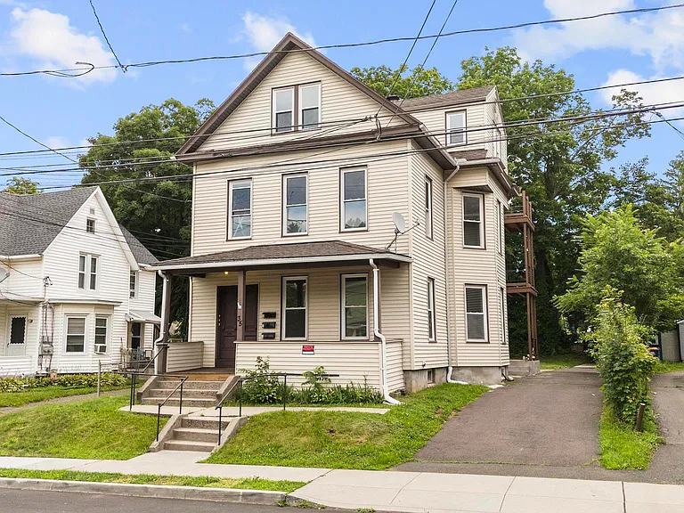 35 Newton St #1 — Photo 1