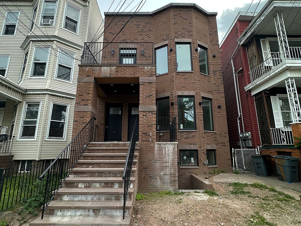 1st image of 161 Bidwell Ave