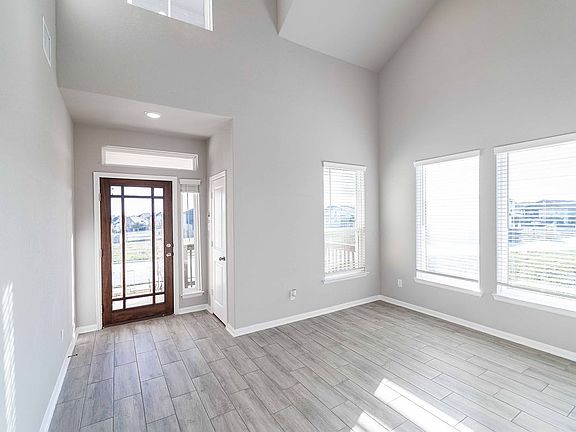 3rd image of 4919 Midland Dr