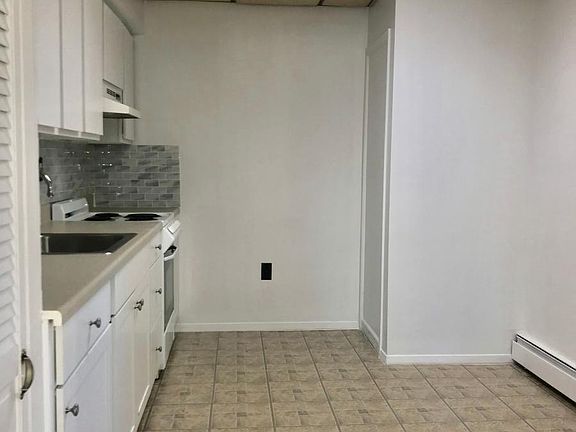 4th image of 487 S Bayview Ave #B