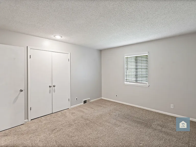 2221 W 71st St — Photo 15