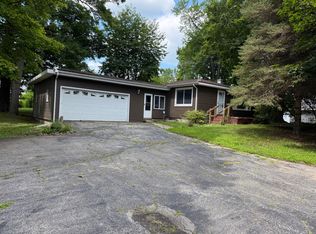 11908 N Meridian Rd, Pleasant Lake, MI 49272