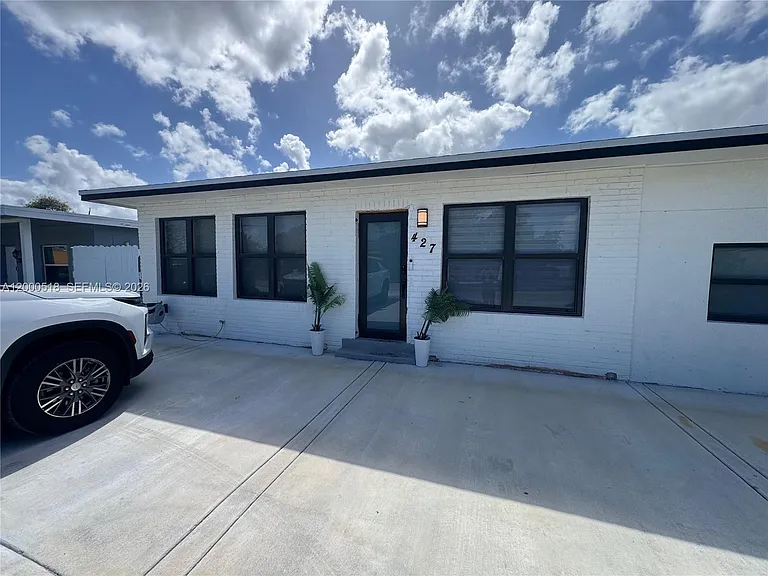 427 NW 19th Ave — Photo 1