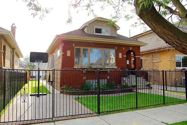 1st image of 2842 N Nagle Ave