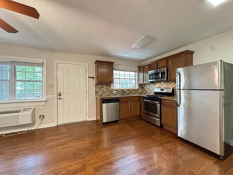 177 12th St NE #A8 — Photo 15