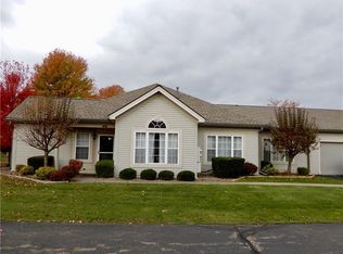 80 Stone Ridge Blvd, Hermitage, PA 16148