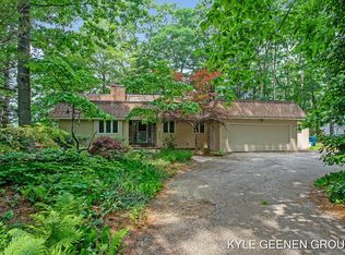 856 Pine Bay Dr, Holland, MI 49424