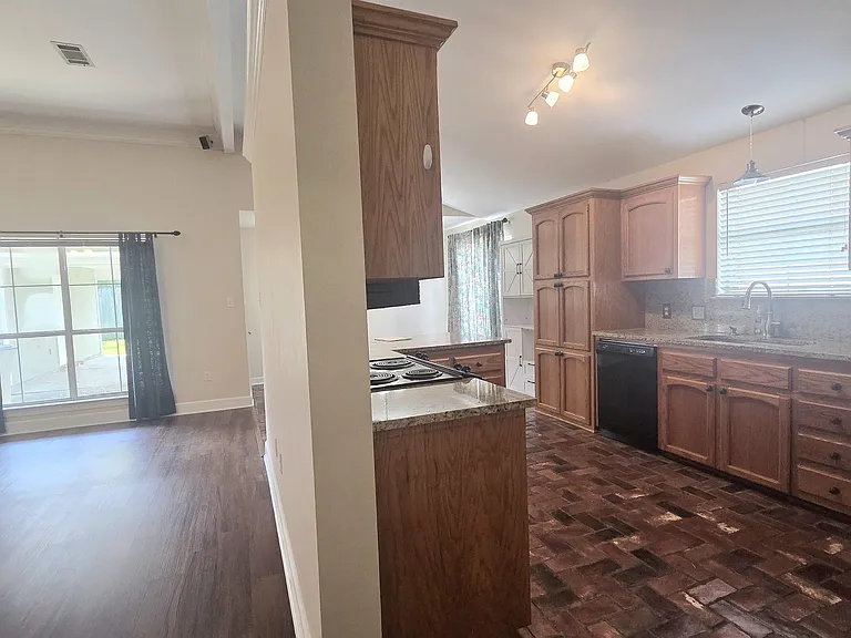 17656 Chasefield Ave — Photo 4