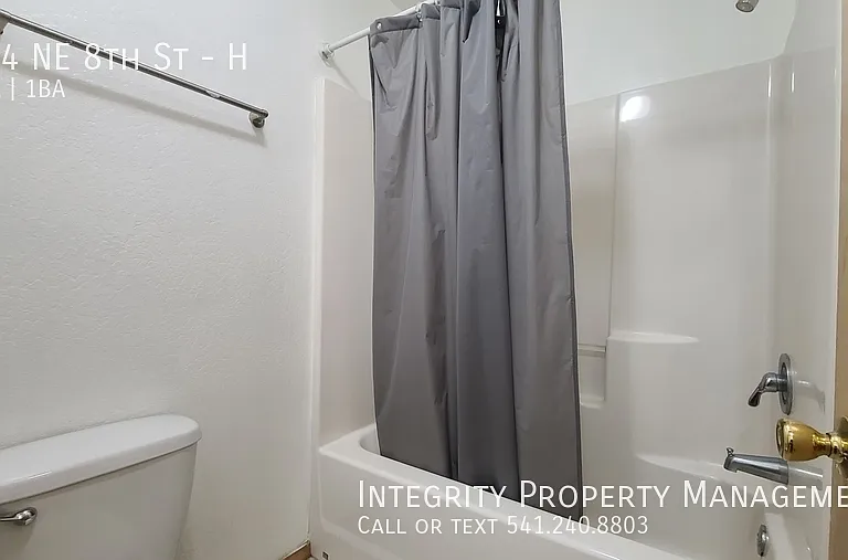704 NE 8th St #H — Photo 10