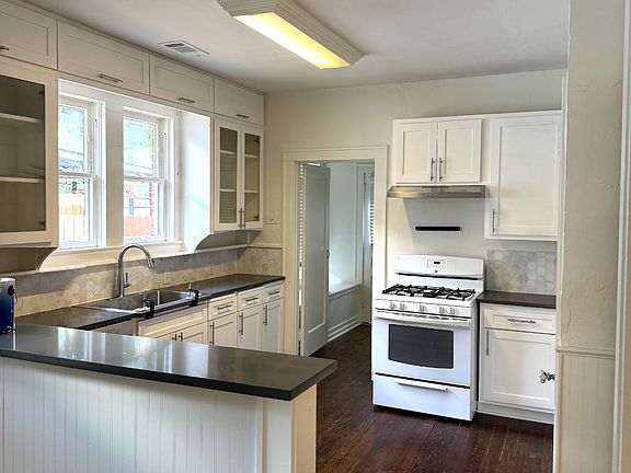 Kitchen - Range has recently been updated to Stainless Steel