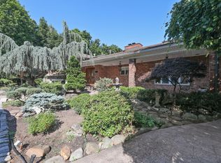 35 E Loop Rd, Staten Island, NY 10304