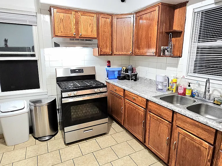 1123 Edmund Ave — Photo 4