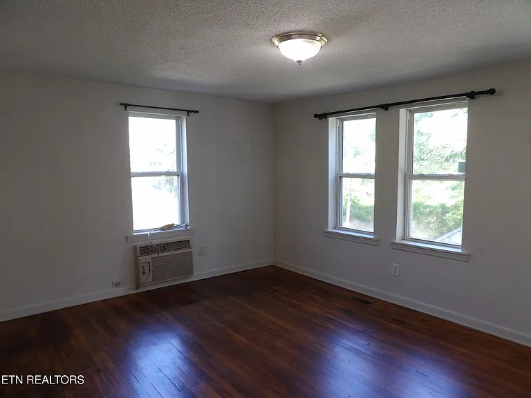 332 Cleveland St — Photo 6