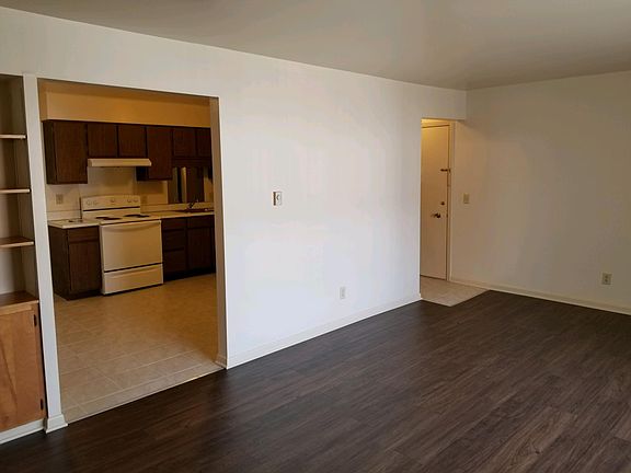 3rd image of 3141 Davenport Ave APT 5