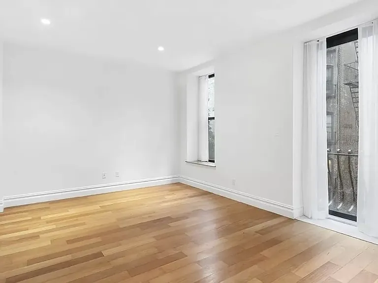 154 W 70th St #3R — Photo 1
