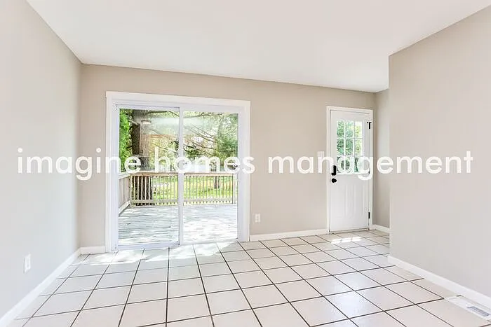 306 Oakfield Dr — Photo 4
