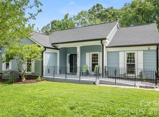 5200 Cressingham Ct, Charlotte, NC 28227