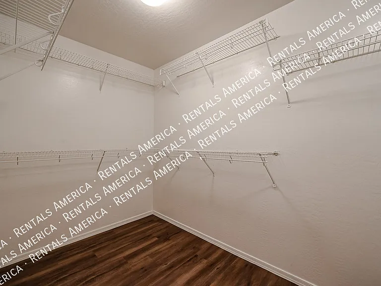 910 S 118th Ln — Photo 27
