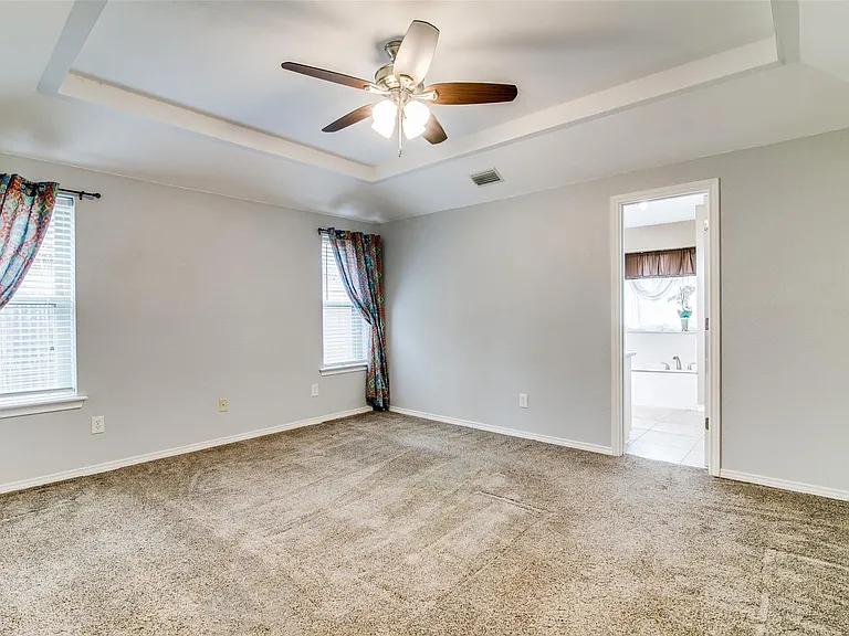 719 Stoneybrook Dr — Photo 9