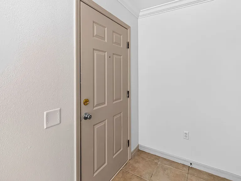 2204 Fan Palm Dr — Photo 6