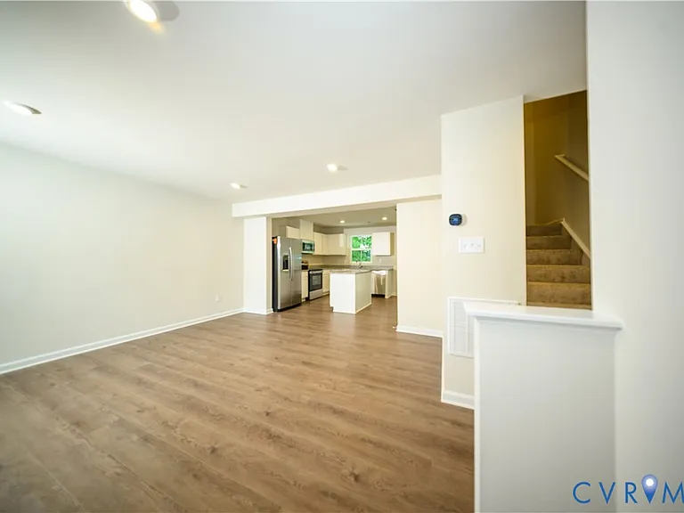 1121 Canterbury Ridge Rd — Photo 7
