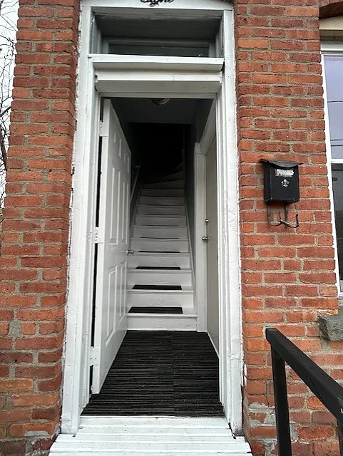 Entrance to house - 8 Wilmer Ave #1