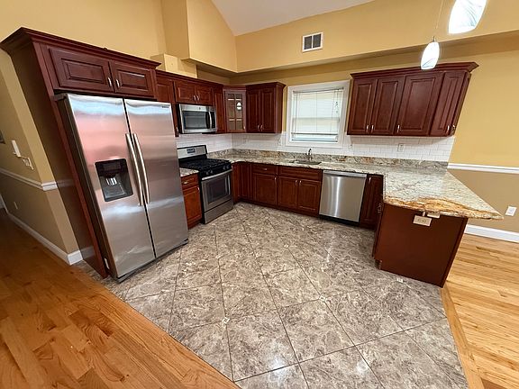 2nd image of 272 Seaview Ave Floor 2