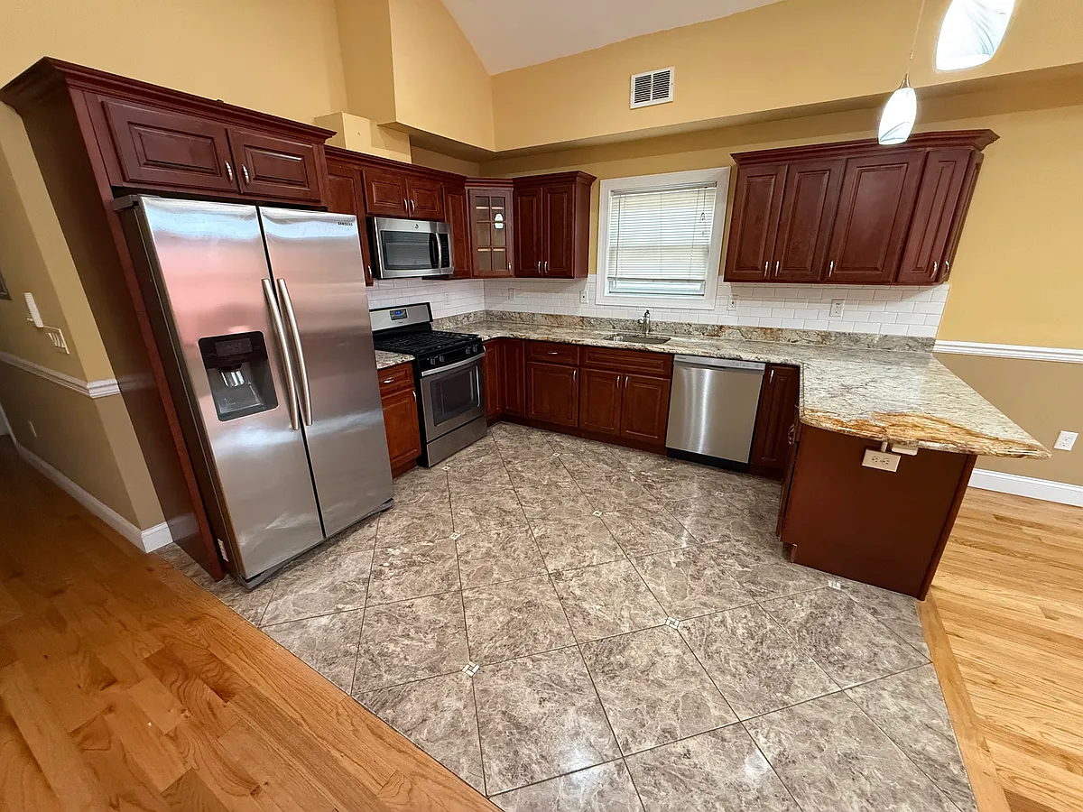 Building Photo - 272 Seaview Ave #2