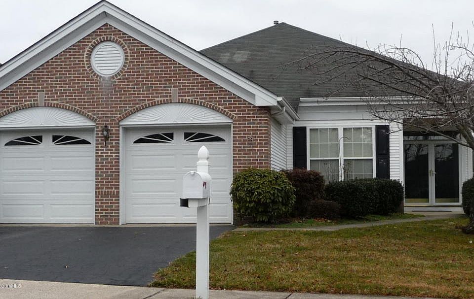 1st image of 13 Greensprings Dr