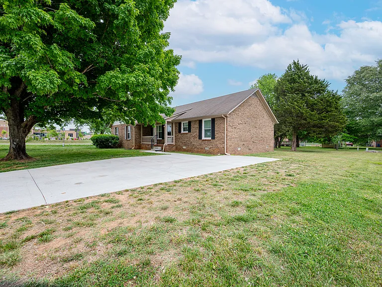 2594 Exeter Dr — Photo 26