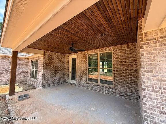 4th image of 21 Redmont Dr