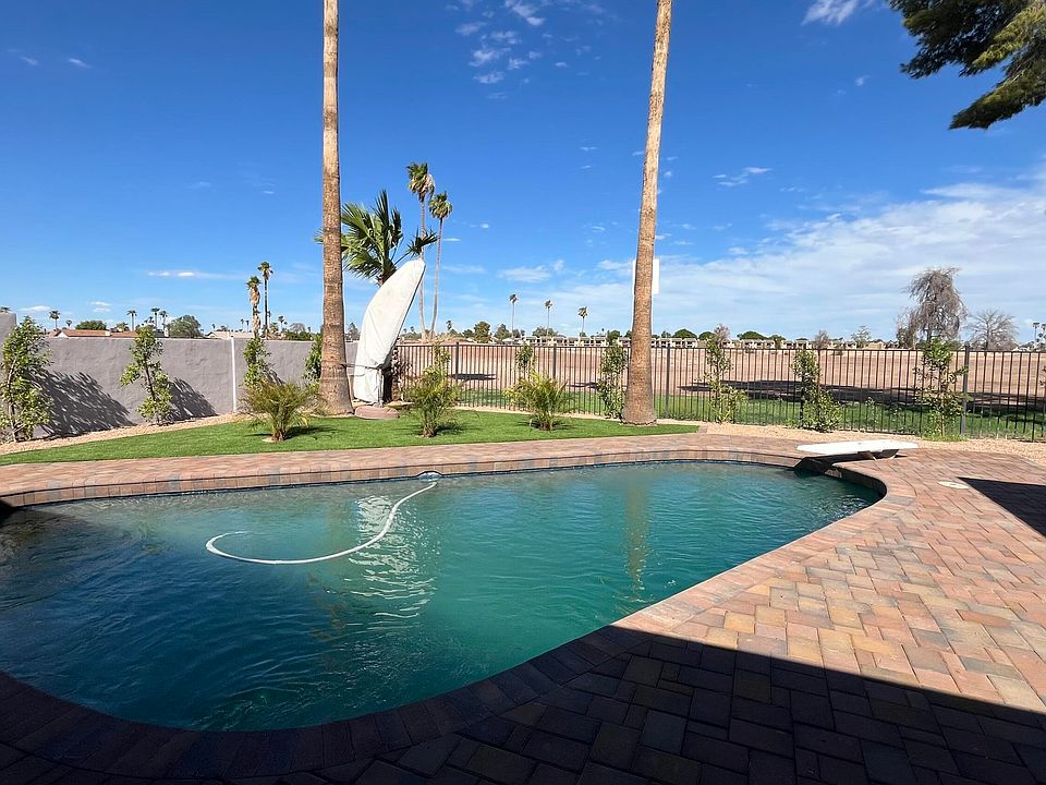 2nd image of 4215 N 105TH Avenue