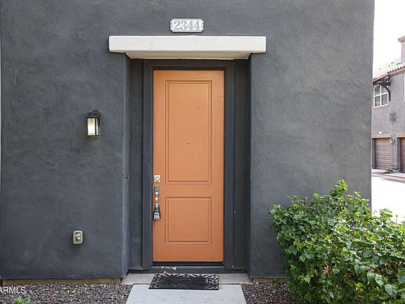 3rd image of 2344 E Huntington Dr