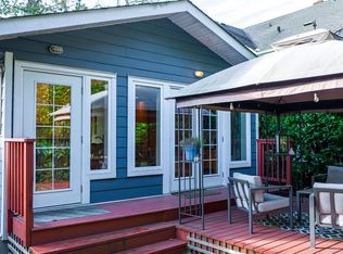 1716 Bay St, Victoria, BC V8R 2C1