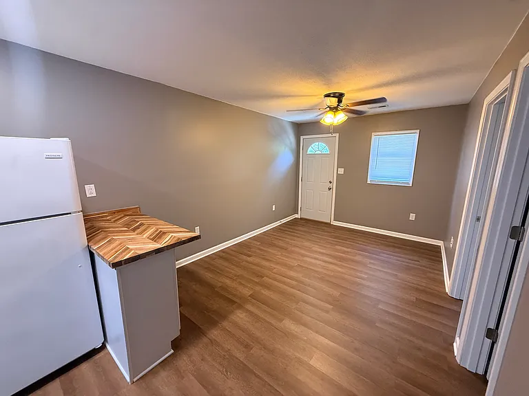 2 bed, 1.0 bath, $750 — Photo 4