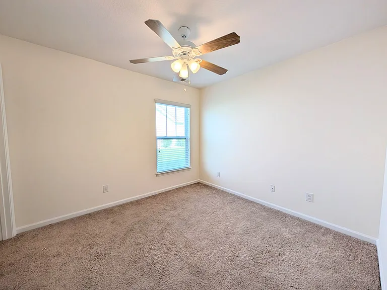 504 Cedar Lakes Dr — Photo 24