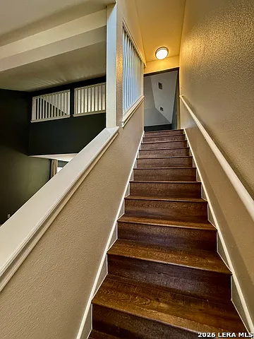 821 Dimrock — Photo 15