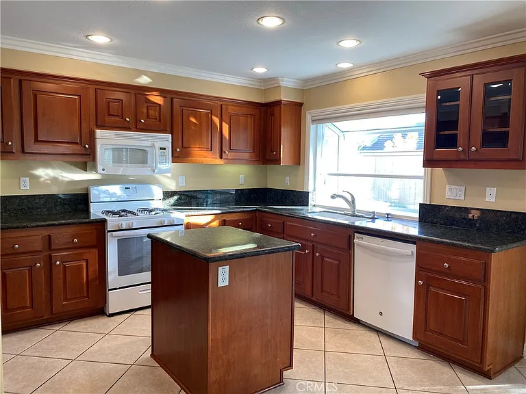 12 Cameron Cir — Photo 3