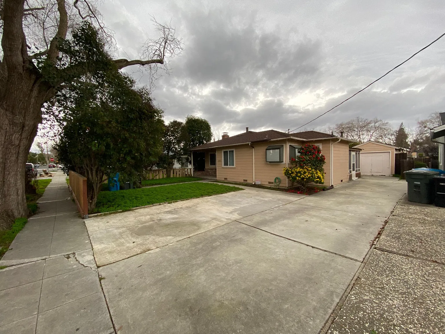 1313 Carlton Ave — Photo 1