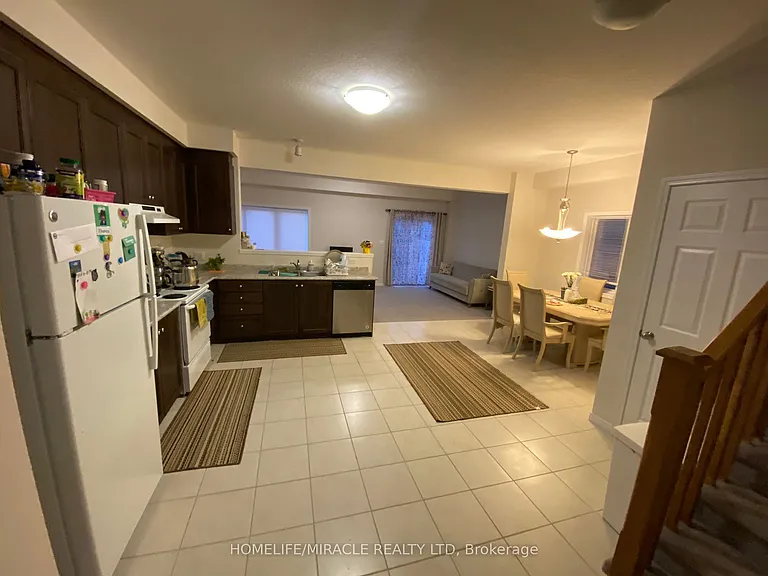 305 Tall Grass Cres — Photo 3