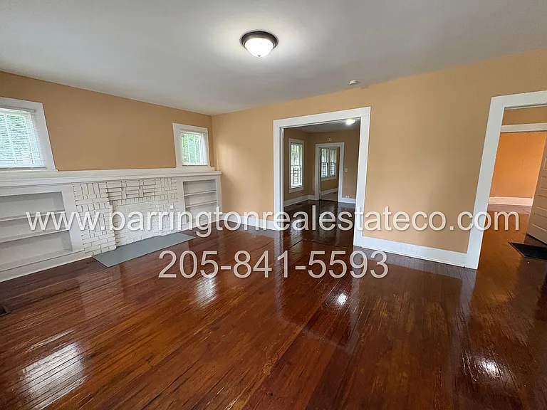 4745 Avenue R — Photo 2