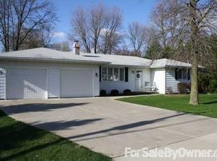 1309 W Ravinwoods Rd, Peoria, IL 61615