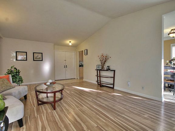 4th image of 3635 Lake Ontario Dr