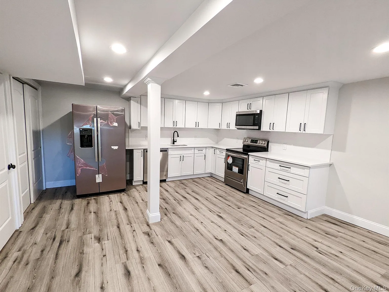 3 bed, 2.0 bath, 1500 sqft, $4,000 — Photo 3