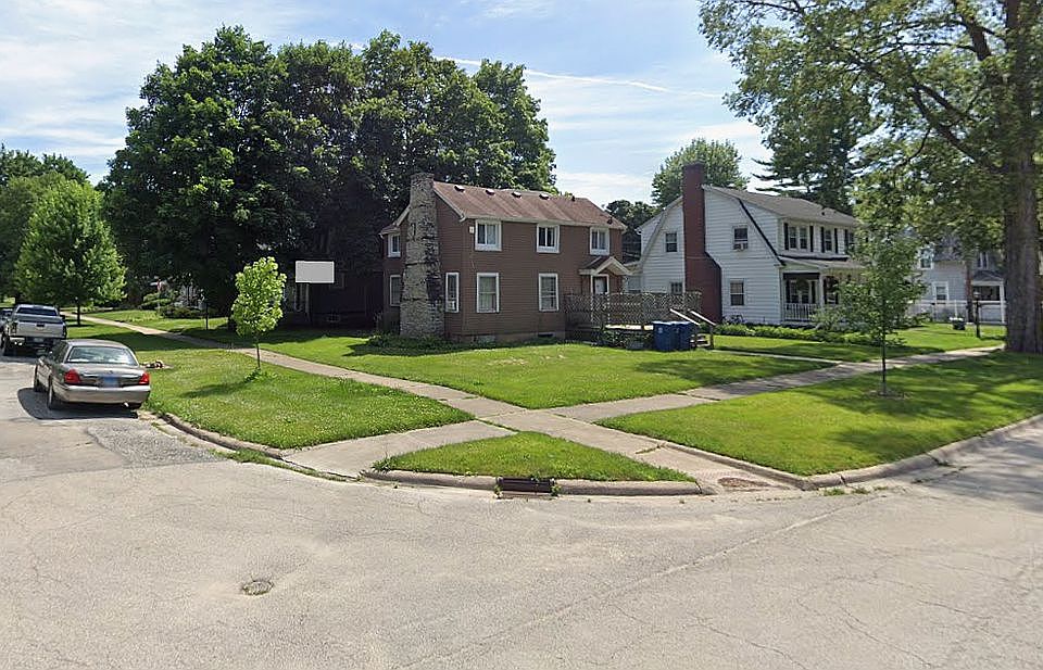 2nd image of 305 W 2nd St