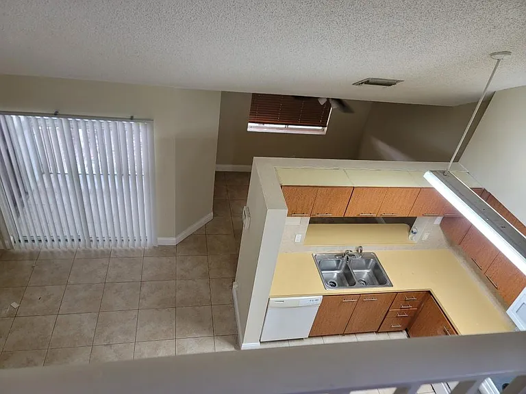 739 NW 92nd Ave — Photo 3