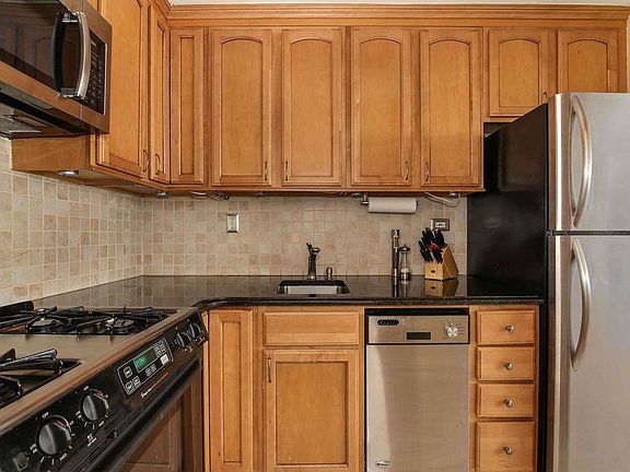 3rd image of 230 3rd Ave #2G