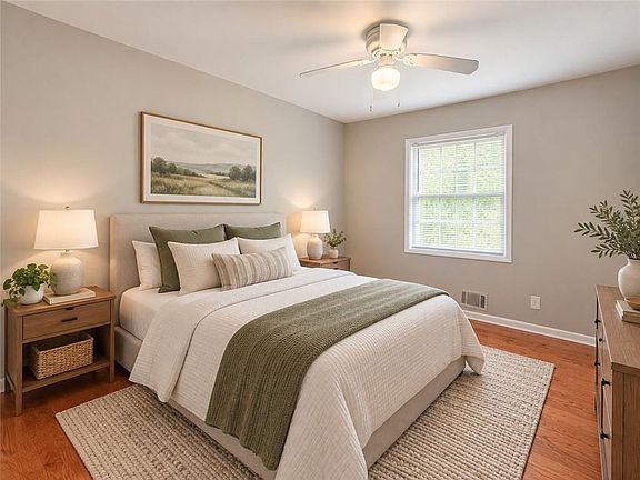 5th image of 2319 Collier Dr
