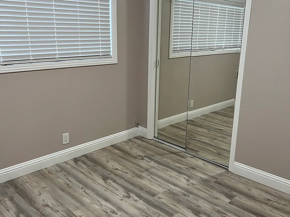 Master Bed Closet