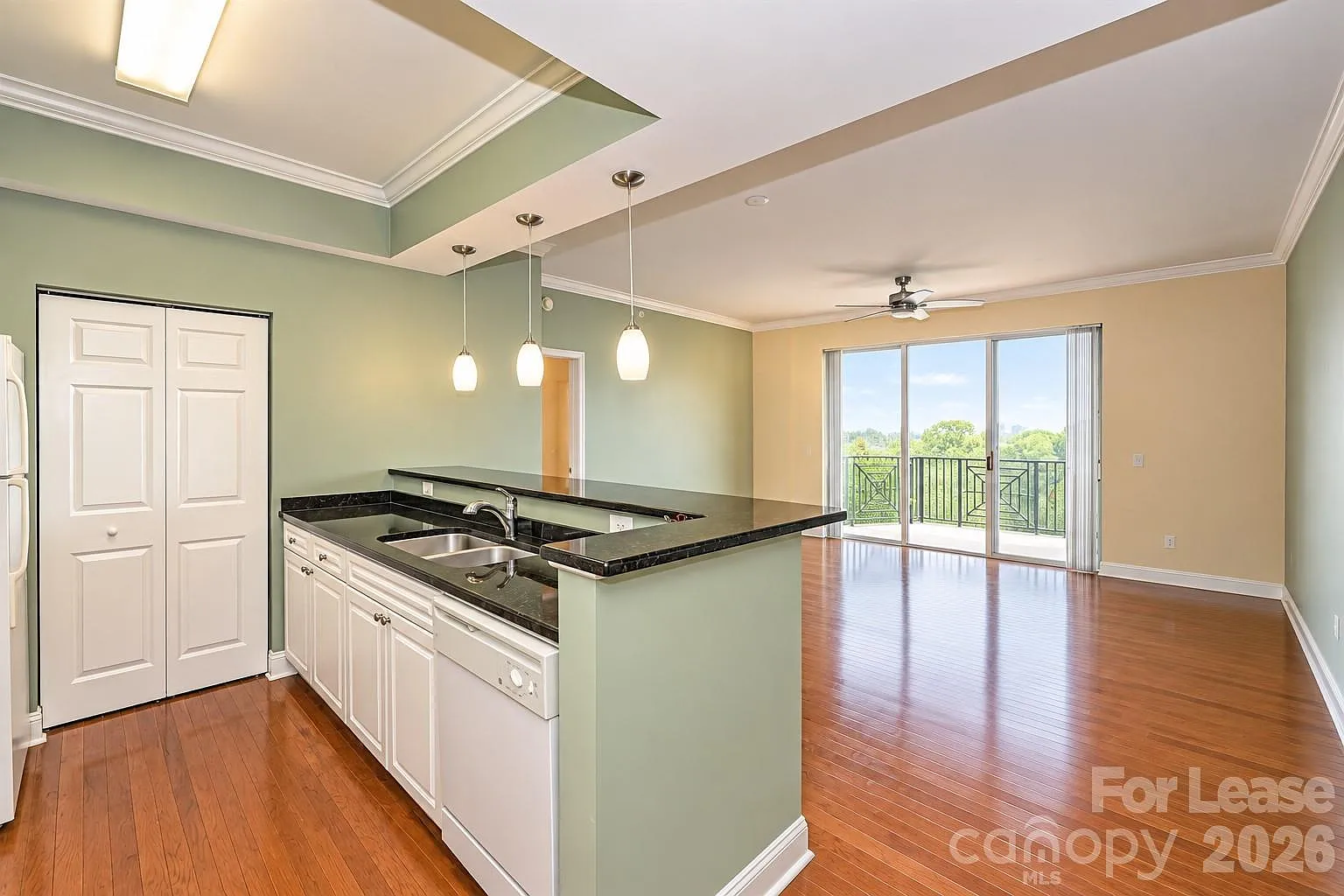 2 bed, 2.0 bath, 1074 sqft, $2,350 — Photo 4